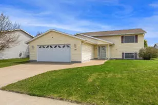 305 Mallard Dr, Holmen, WI 54636 - Photo 1