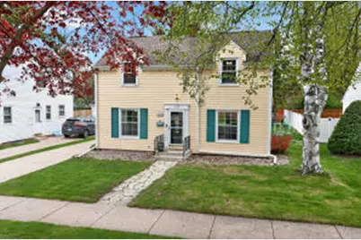 429  Shoreland Dr, Racine, WI 53402 - Photo 1