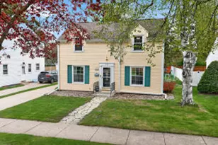 429 Shoreland Dr, Racine, WI 53402 - Photo 1