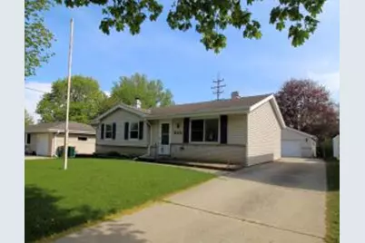 2111  Canary St, West Bend, WI 53090 - Photo 1