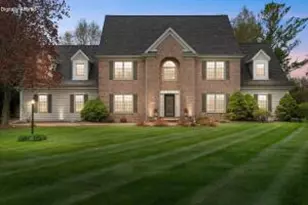 126 Hickory Dr, Delafield, WI 53018 - Photo 1
