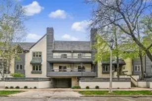 2555 N Lake Dr, Milwaukee, WI 53211 - Photo 1