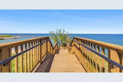 3862 S Lake Dr, Saint Francis, WI 53235 - Photo 1