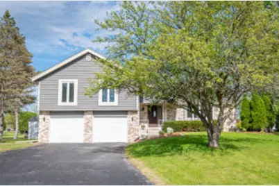 W356N5886  Meadow Ct, Oconomowoc, WI 53066 - Photo 1