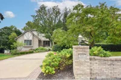 W131N7931  Country Club Ct, Menomonee Falls, WI 53051 - Photo 1