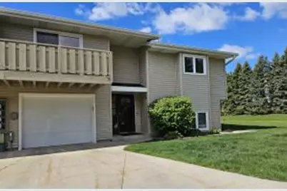 6440 S Crabapple Ct, Oak Creek, WI 53154 - Photo 1