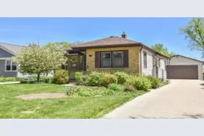 4642 N 101st St, Wauwatosa, WI 53225 - Photo 1