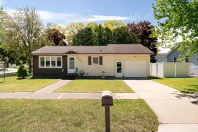 503  9th St, La Crescent, MN 55947 - Photo 1