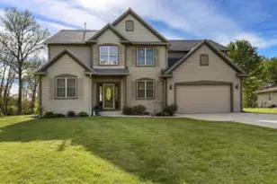9485 S 96th St, Franklin, WI 53132 - Photo 1