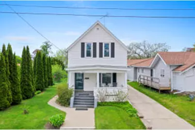 1015  Green St, Manitowoc, WI 54220 - Photo 1