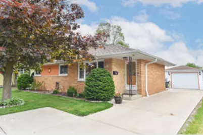 3658 S Sunset Dr, Milwaukee, WI 53220 - Photo 1