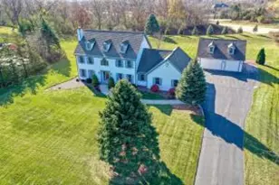 W284N4919 Roosevelts Quay, Merton, WI 53072 - Photo 1