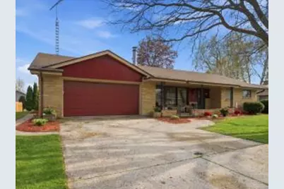 2211  Markham St, Manitowoc, WI 54220 - Photo 1