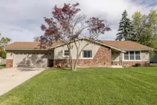 10226 W Steepleview Ln, Franklin, WI 53132 - Photo 1