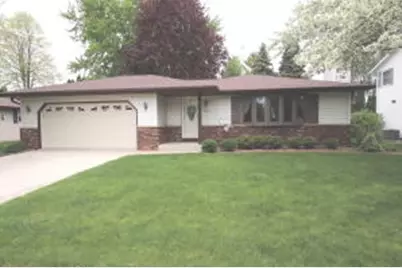 2104  Camelot Blvd, Sheboygan, WI 53081 - Photo 1