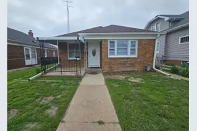 2032  Howe St, Racine, WI 53403 - Photo 1