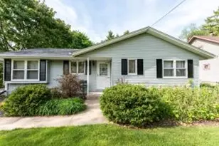 714 E Capitol Dr, Hartland, WI 53029 - Photo 1