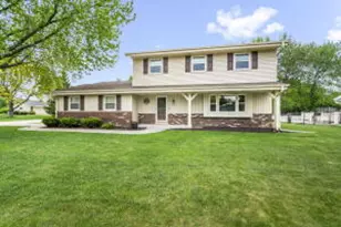 15025 W Vera Cruz Dr, New Berlin, WI 53151 - Photo 1