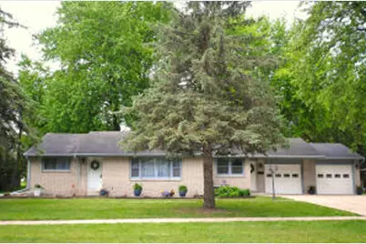 417 W Geneva St, Elkhorn, WI 53121 - Photo 1