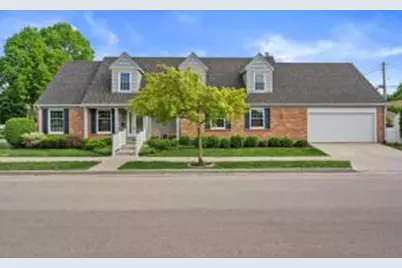 8905 W Meinecke Ave, Wauwatosa, WI 53226 - Photo 1