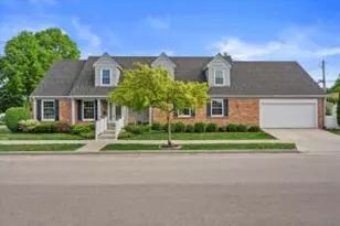 8905 W Meinecke Ave, Wauwatosa, WI 53226 - Photo 1