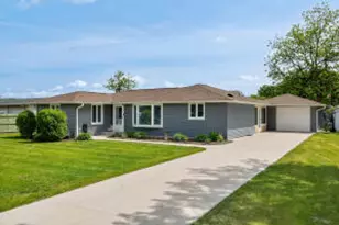 2552 Bainbridge St, Campbell, WI 54603 - Photo 1