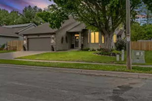 2019 Sandalwood Dr, Onalaska, WI 54650 - Photo 1