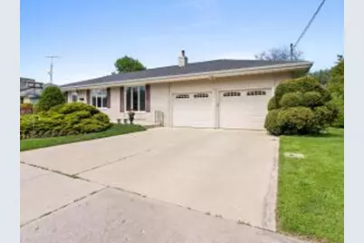 2014  Lexington Dr, Manitowoc, WI 54220 - Photo 1