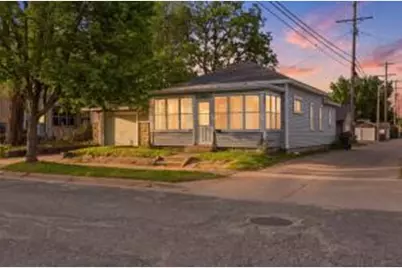 716  St James St, La Crosse, WI 54603 - Photo 1