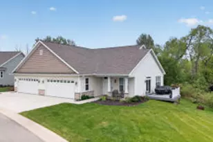 18 Briarknoll Cir, Saukville, WI 53080 - Photo 1
