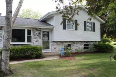 909  Country Ln, Watertown, WI 53098 - Photo 1