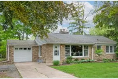 215  Leanore Ln, Brookfield, WI 53005 - Photo 1