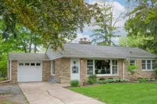 215 Leanore Ln, Brookfield, WI 53005 - Photo 1