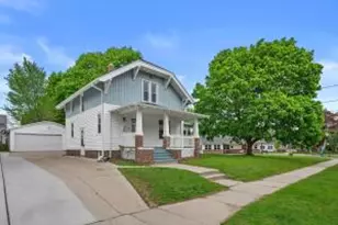 812 New York Ave, Manitowoc, WI 54220 - Photo 1