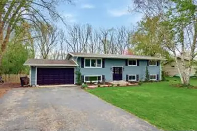 1015 W Devonshire Rd, Delafield, WI 53018 - Photo 1