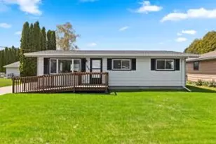 1610 Holly Dr, Manitowoc, WI 54220 - Photo 1