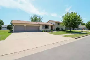 912 Packer Dr, Holmen, WI 54636 - Photo 1