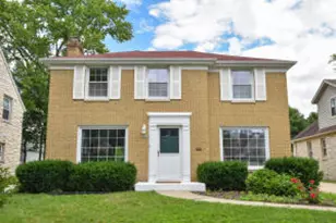 2416 N 91st St, Wauwatosa, WI 53226 - Photo 1