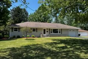 921 Robins Ln, Mukwonago, WI 53149 - Photo 1
