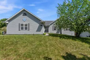 864 Mallinger Dr, Port Washington, WI 53074 - Photo 1