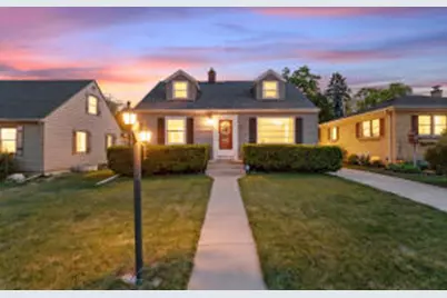 531  Oak St, South Milwaukee, WI 53172 - Photo 1