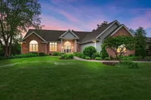 219 Muirfield Ct, North Prairie, WI 53153 - Photo 1
