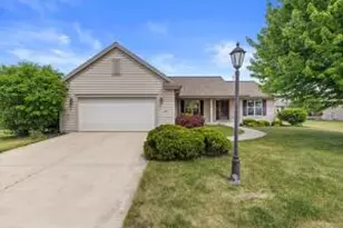 1345 Bluebird Dr, Oconomowoc, WI 53066 - Photo 1