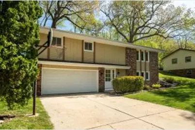 720  Coventry Ln, Hartland, WI 53029 - Photo 1