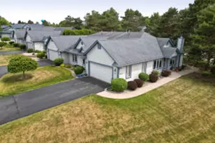 984 Bay View Cir, Mukwonago, WI 53149 - Photo 1