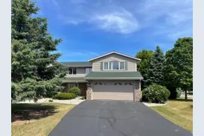 723  Stoney Creek Ct, West Bend, WI 53095 - Photo 1