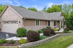 W243N2205 Deer Park Ct, Pewaukee, WI 53072 - Photo 1