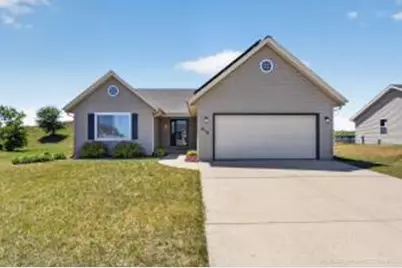 512  Parkview Dr, Johnson Creek, WI 53038 - Photo 1