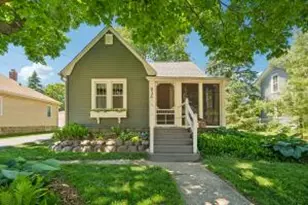 834 S Silver Lake St, Oconomowoc, WI 53066 - Photo 1
