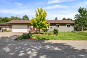 1527 Holley St, Holmen, WI 54636 - Photo 1